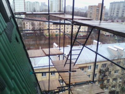 Монтаж хомутовых лесов на Ульянова (4) Фото монтаж хомутовых ул. Дмитрия Ульянова